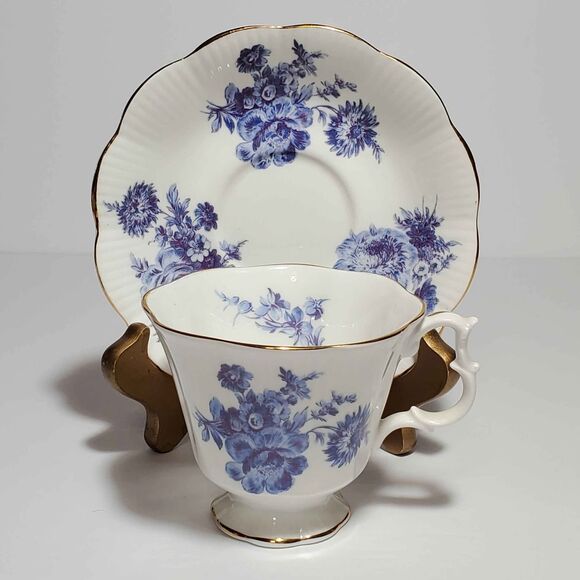 Royal Albert Teacup and Saucer Blue Flowers Vintage - Picture 8 of 8
